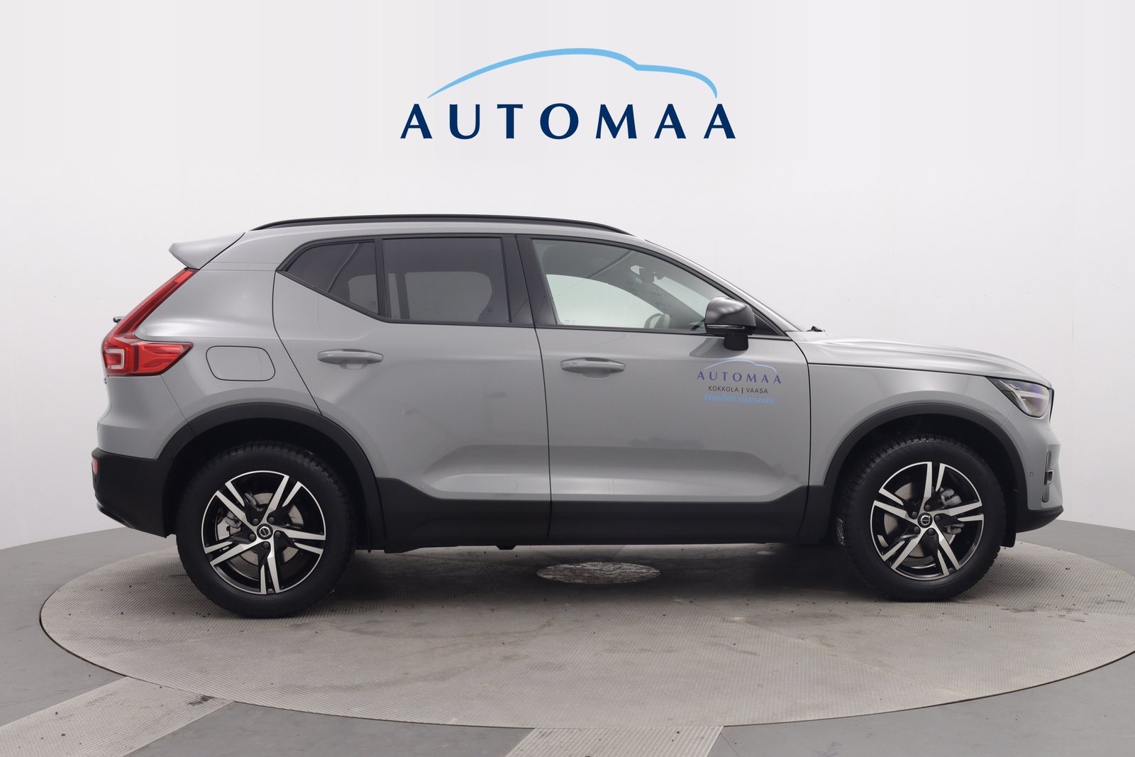 VOLVO XC40 2025
