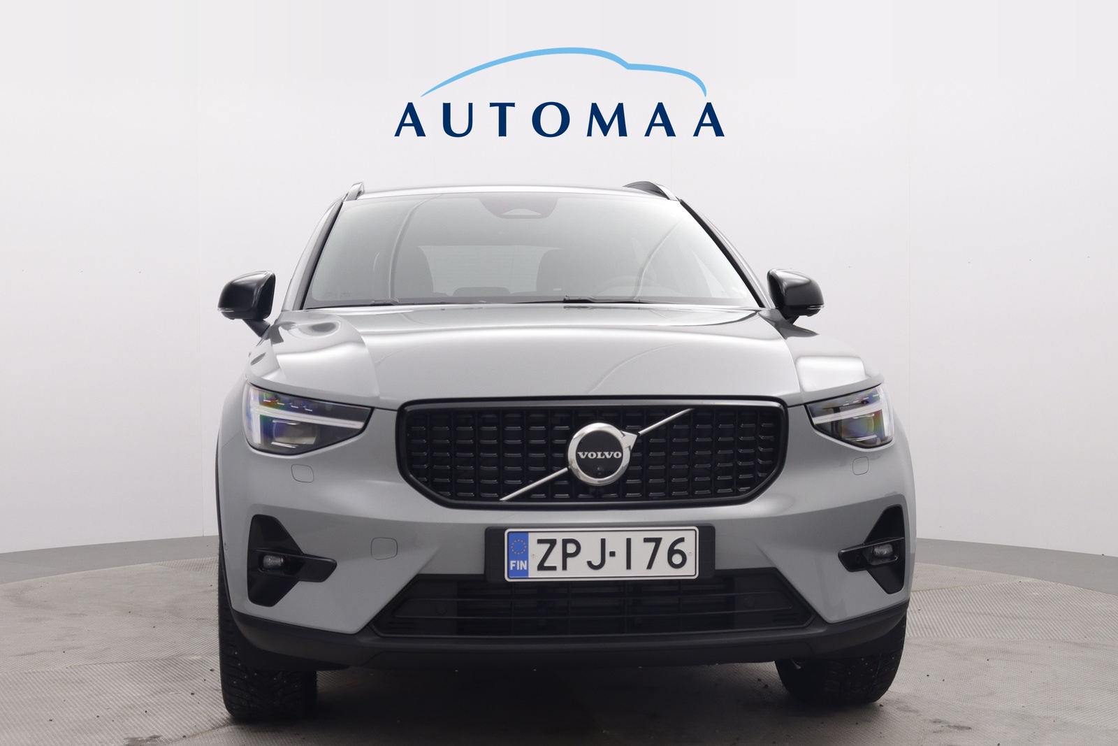 VOLVO XC40 2025