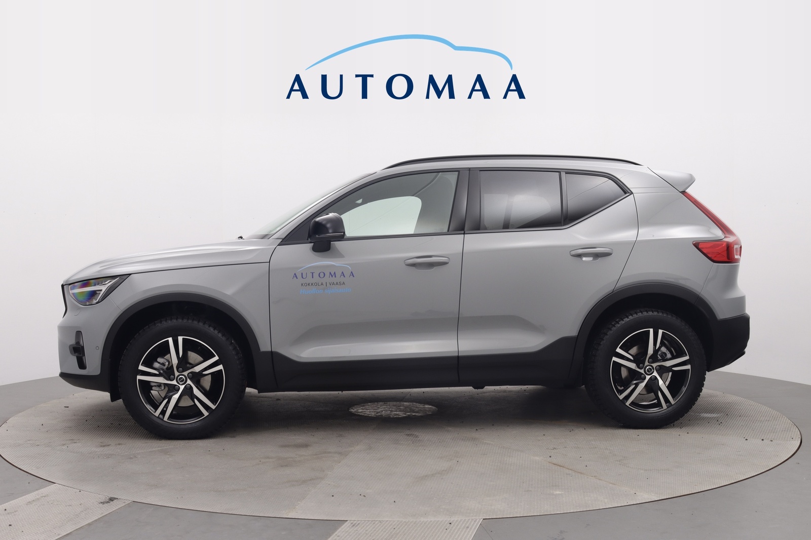 VOLVO XC40 2025