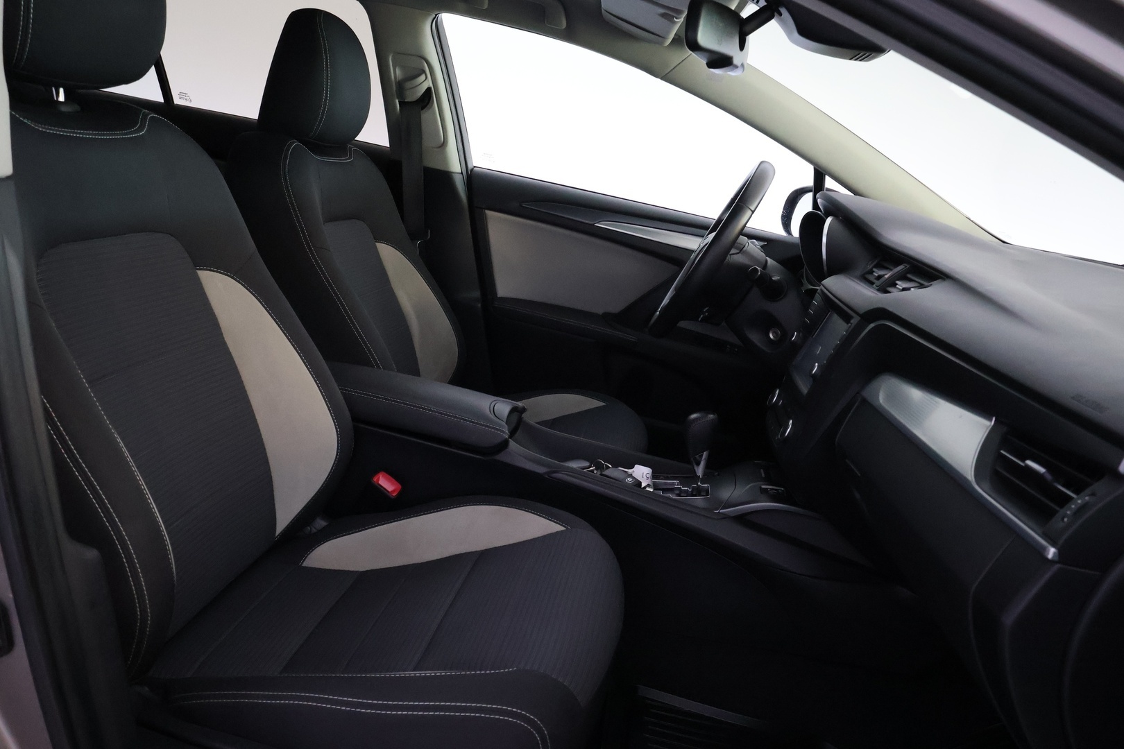 TOYOTA Avensis 2016