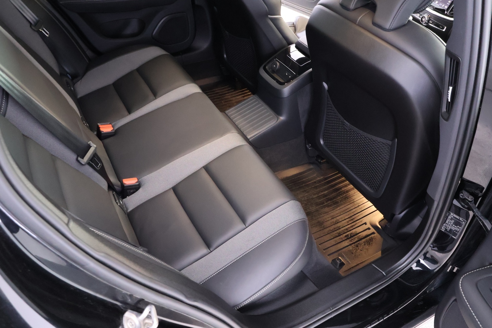 VOLVO V60 2023