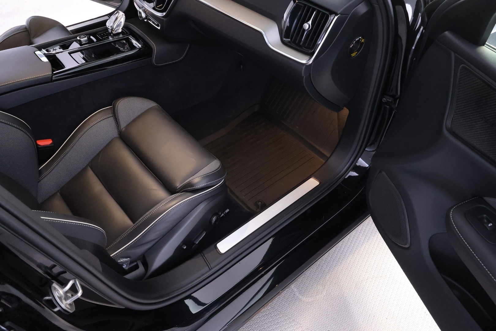 VOLVO V60 2023