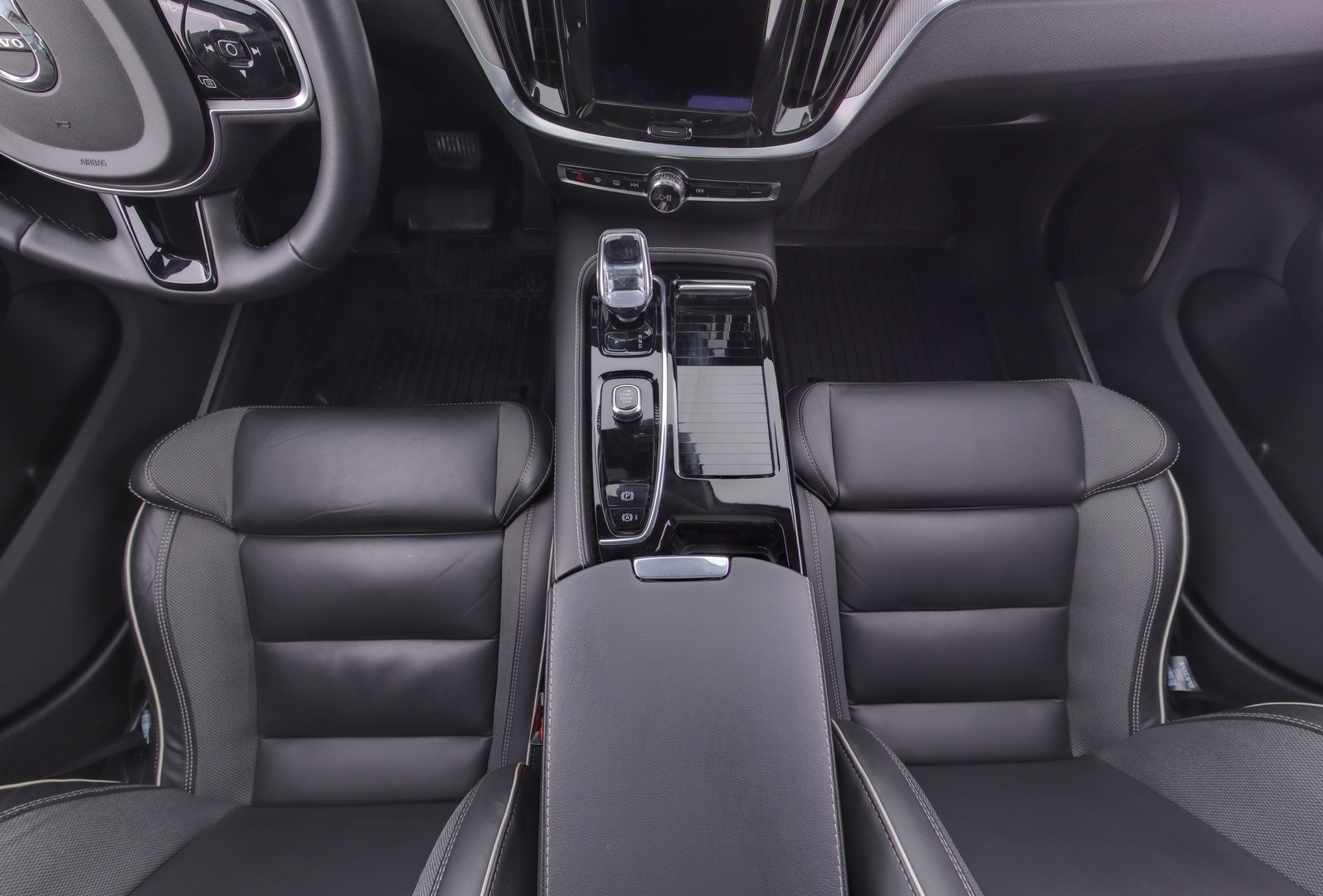 VOLVO V60 2023