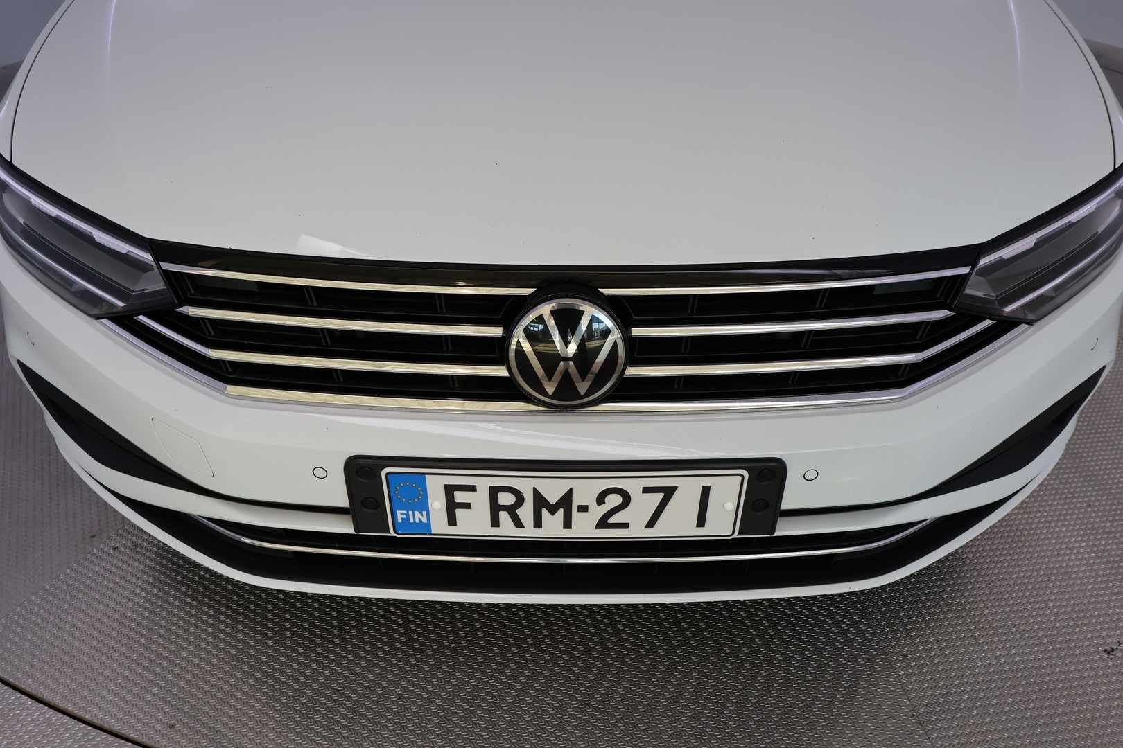 VOLKSWAGEN Passat 2023