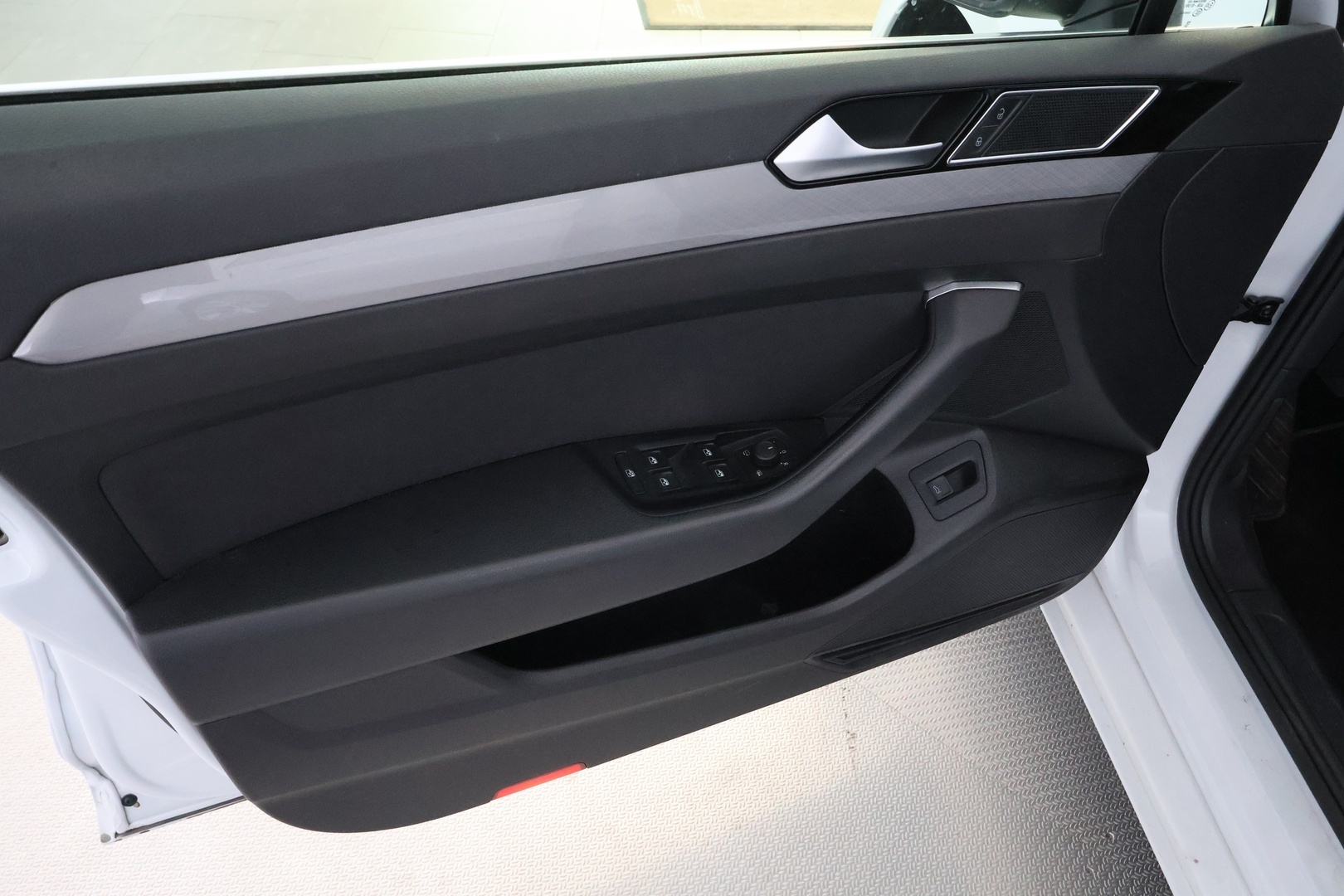VOLKSWAGEN Passat 2023