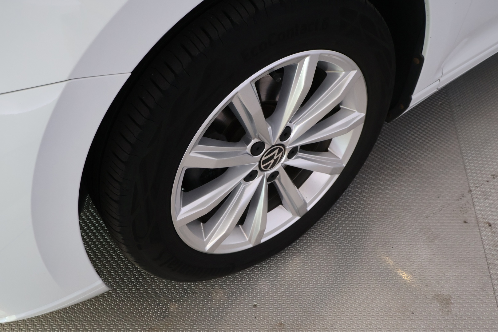 VOLKSWAGEN Passat 2023