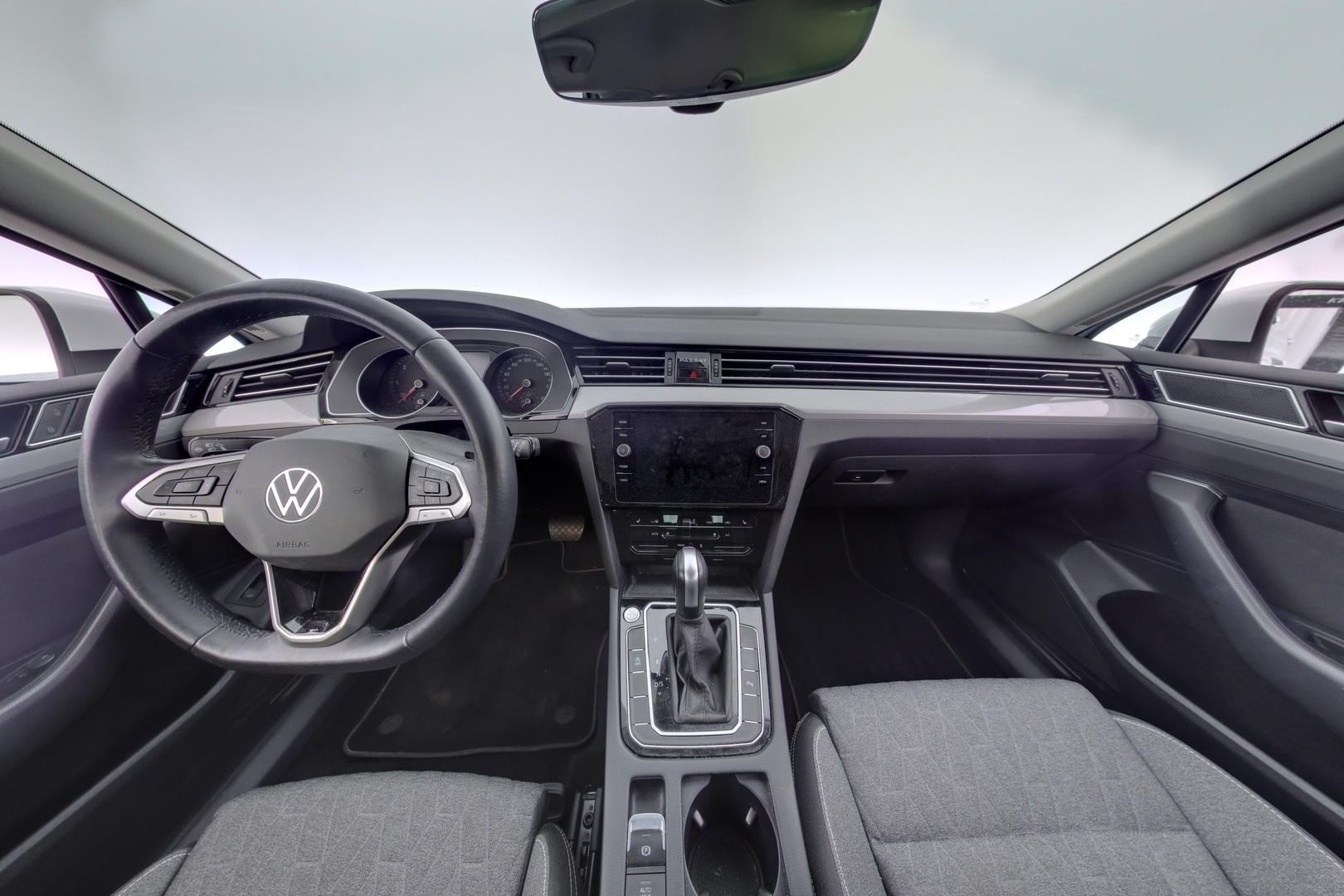 VOLKSWAGEN Passat 2023