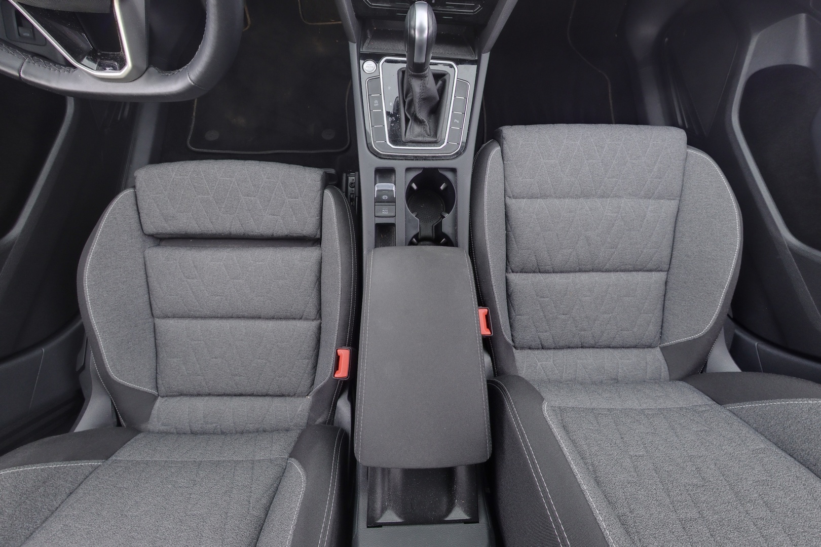 VOLKSWAGEN Passat 2023