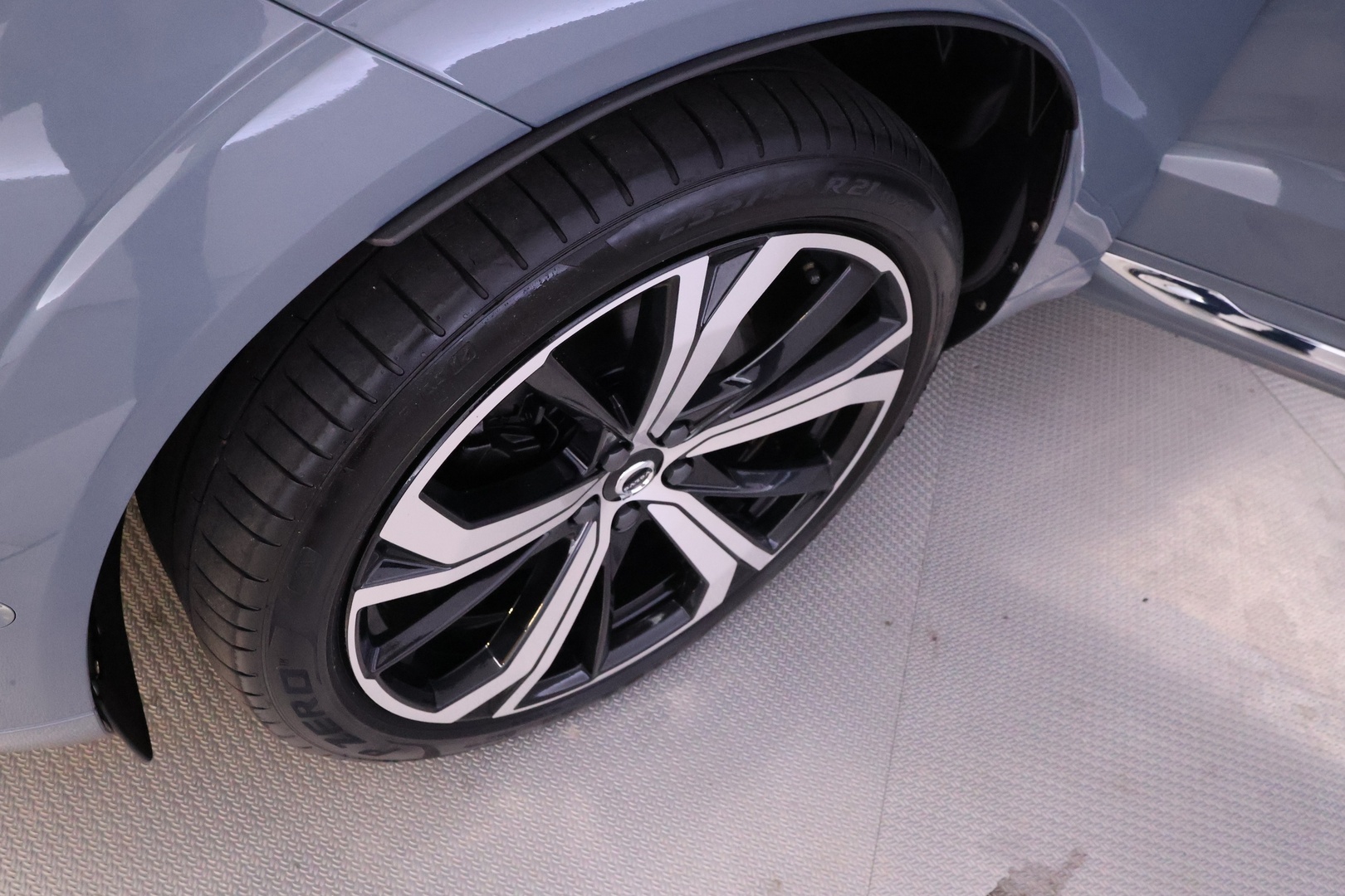 VOLVO XC60 2024