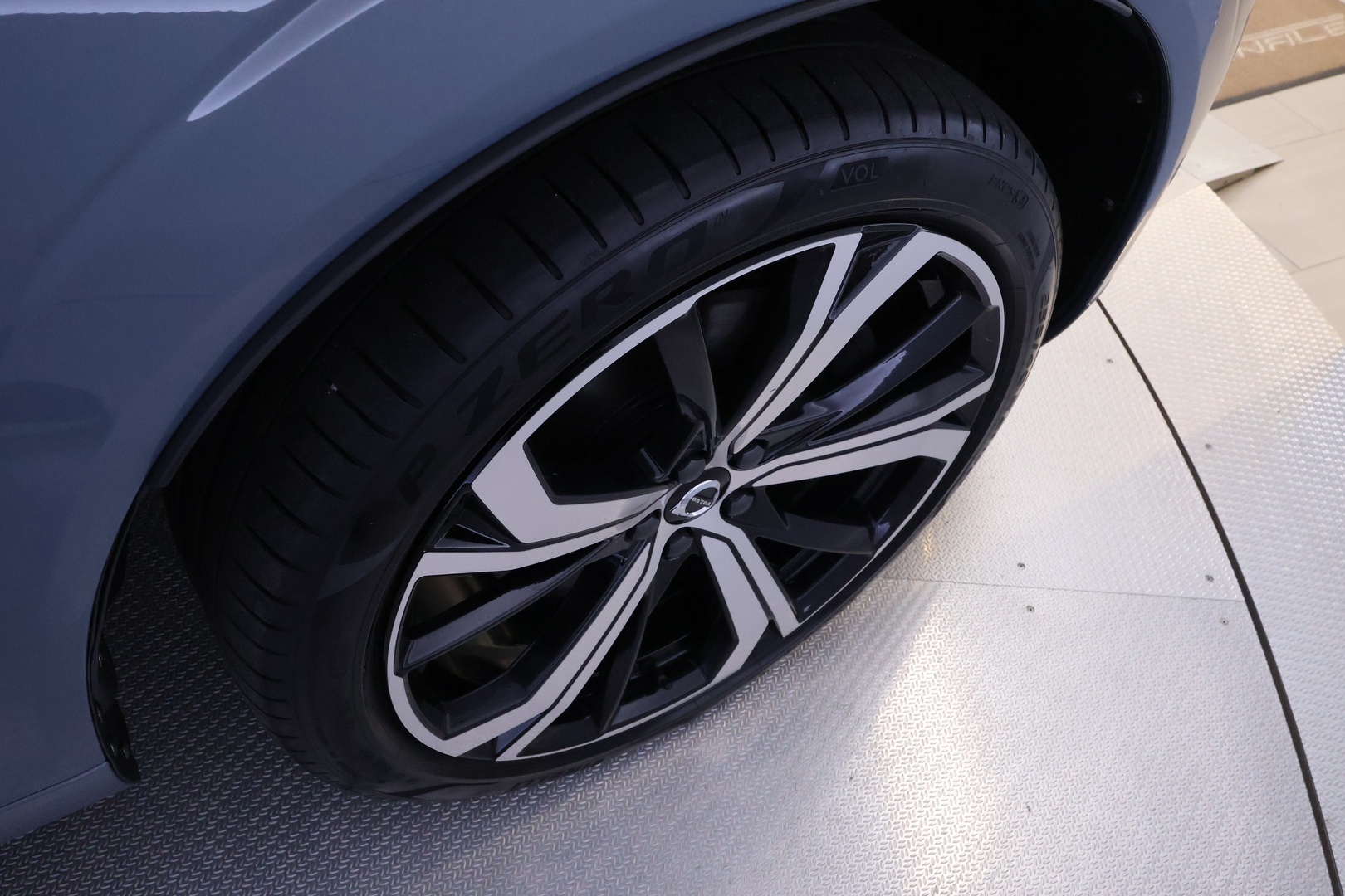 VOLVO XC60 2024