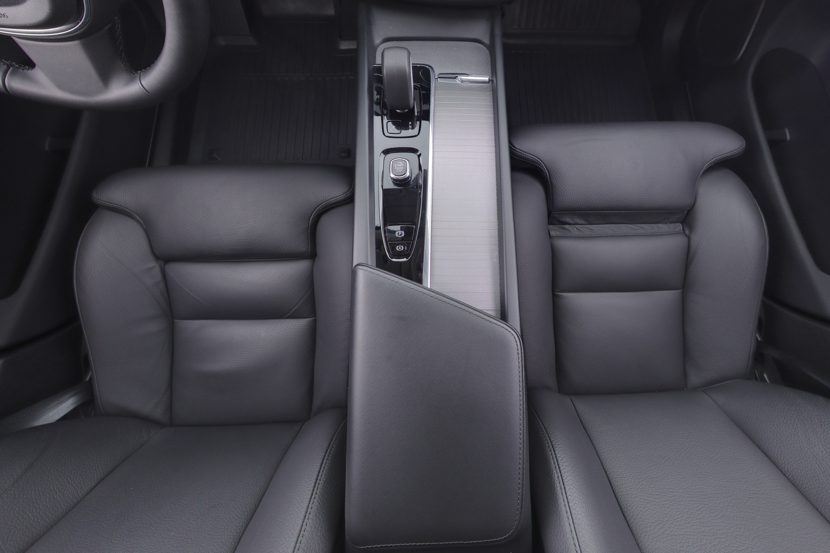 VOLVO XC60 2024