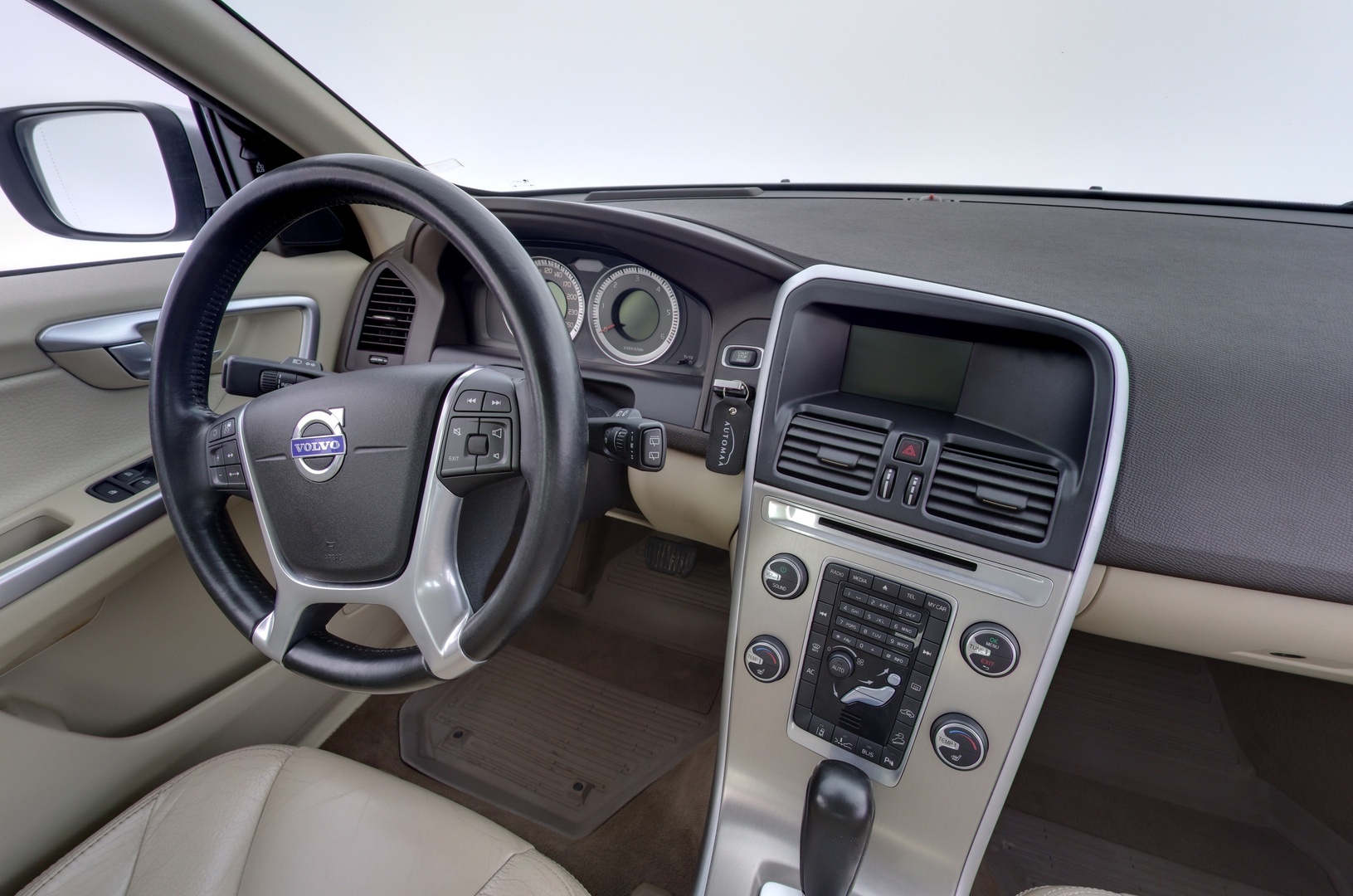 VOLVO XC60 2011