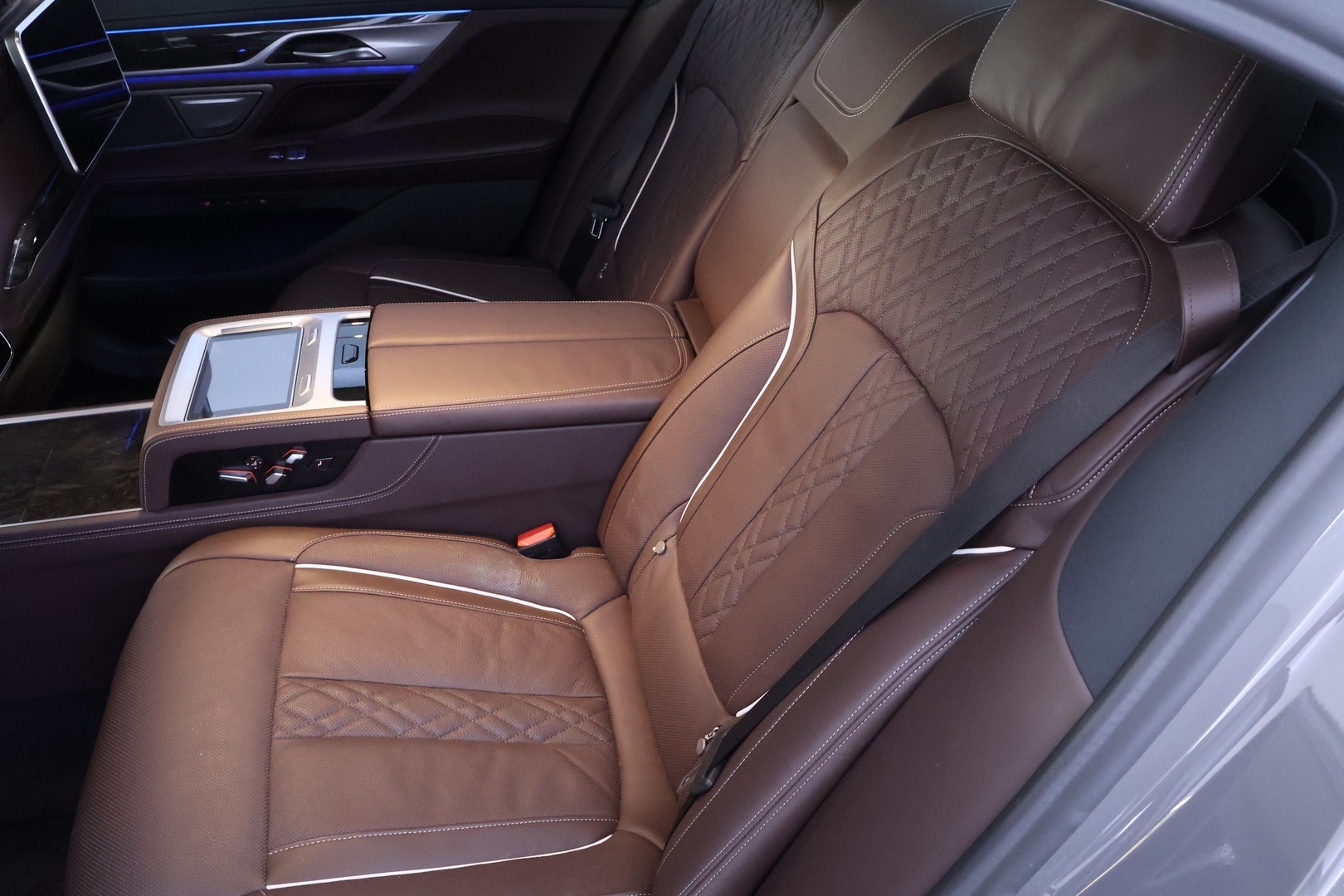 BMW 745 2019