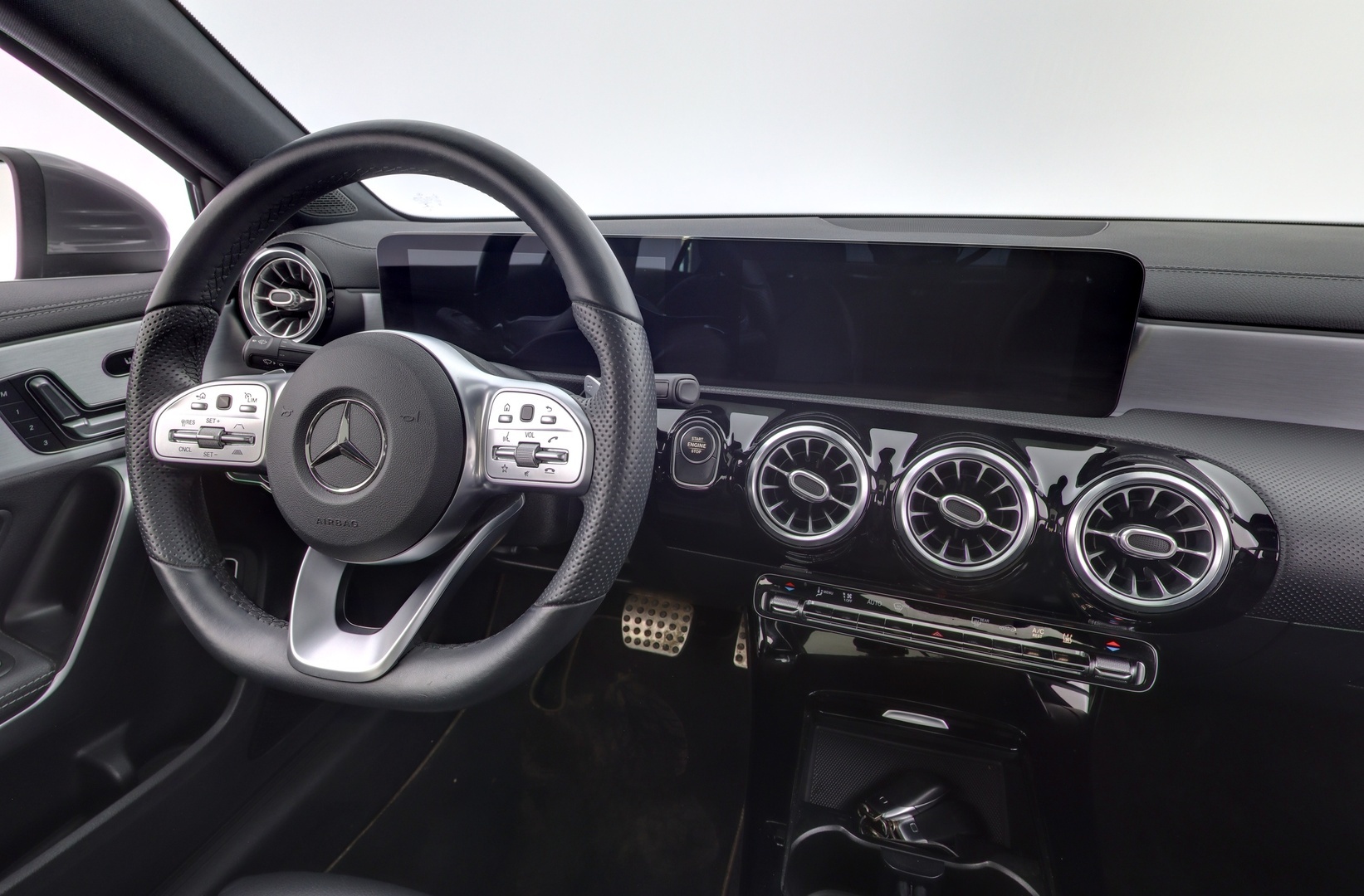 MERCEDES-BENZ A 2020