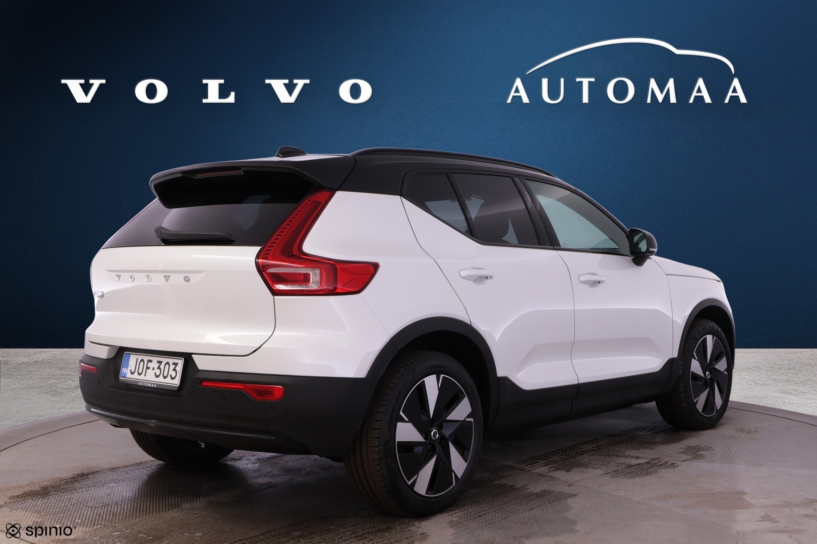 VOLVO EX40 4