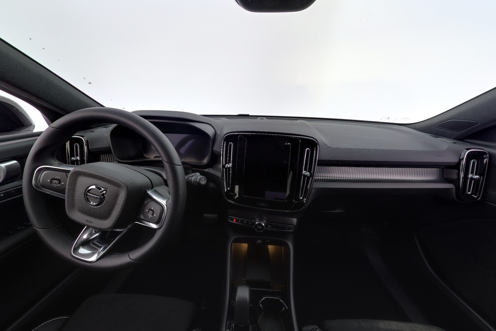 VOLVO EX40 7