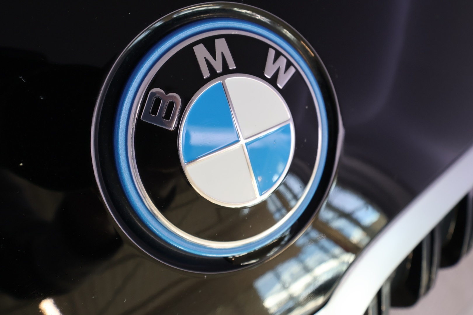 BMW 330 2023