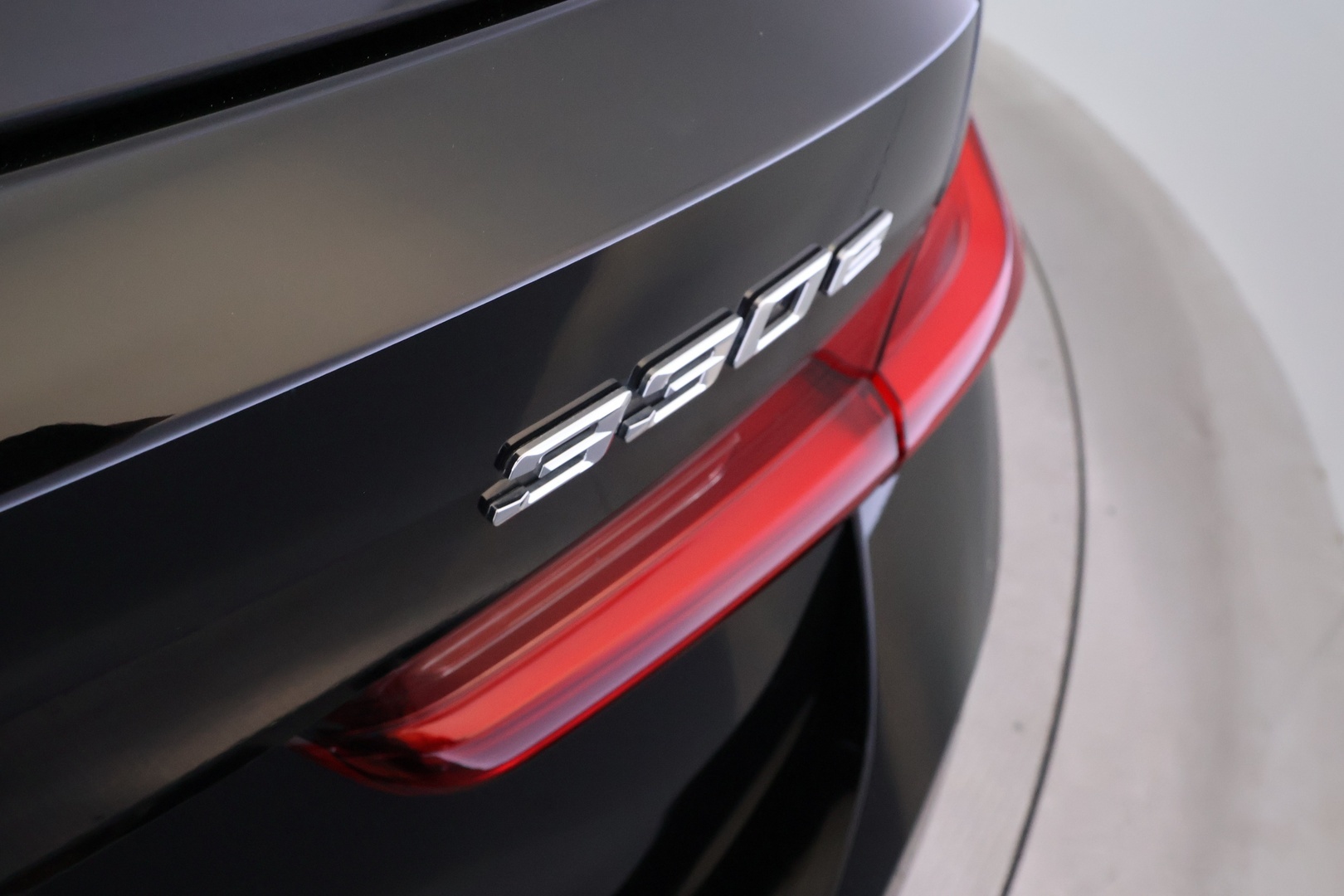 BMW 330 2023