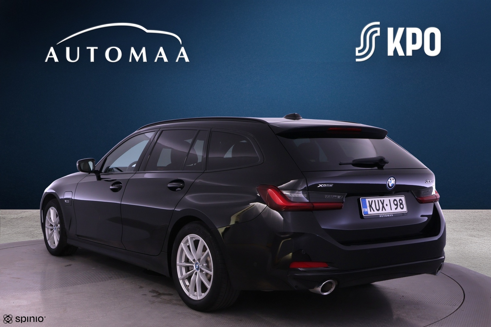 BMW 330 2023