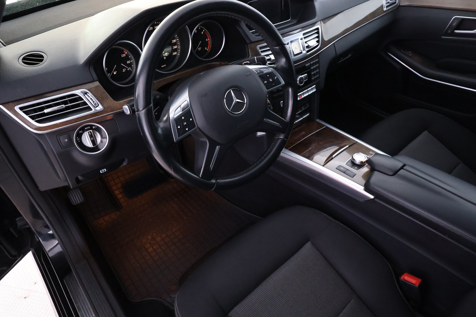 MERCEDES-BENZ E 2013