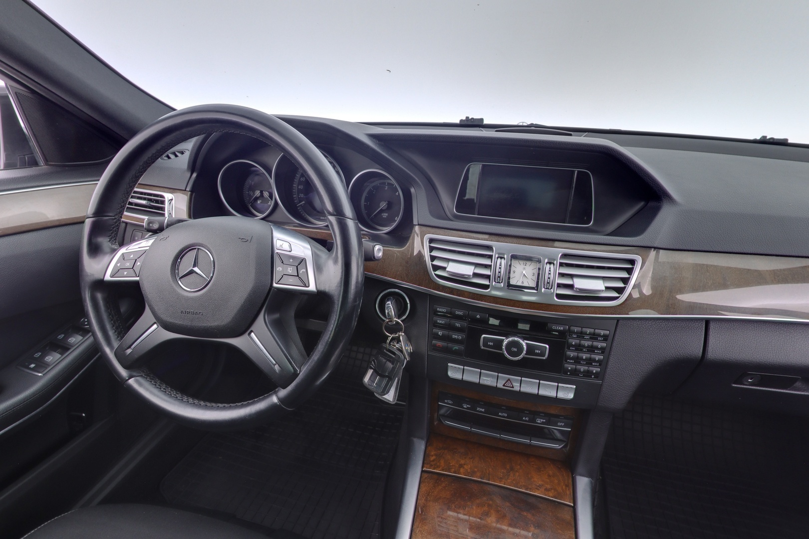 MERCEDES-BENZ E 2013
