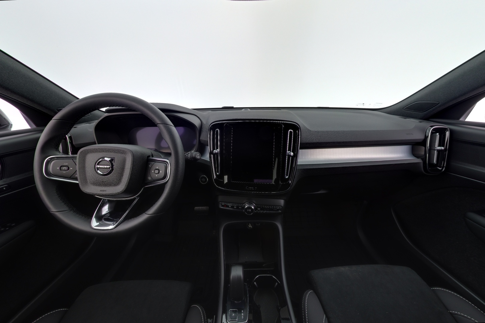 VOLVO XC40 2026