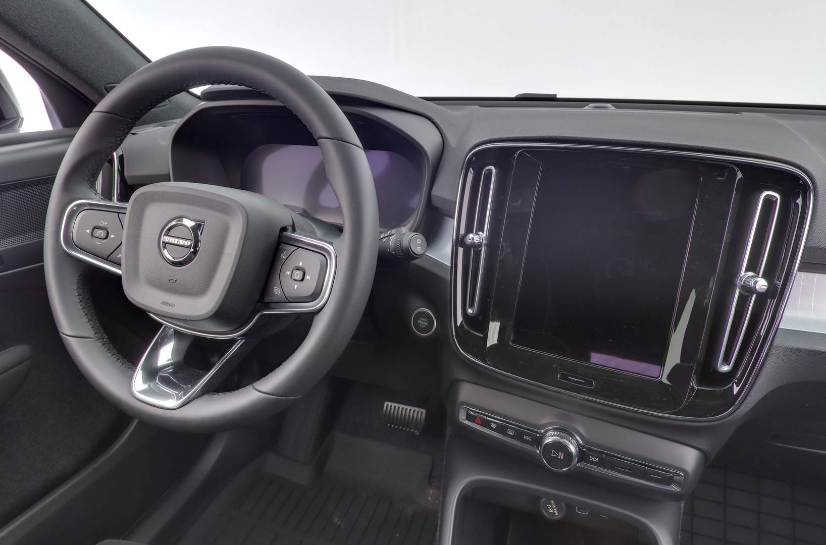 VOLVO XC40 2026