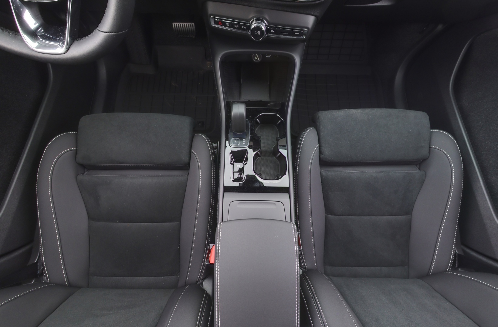 VOLVO XC40 2026
