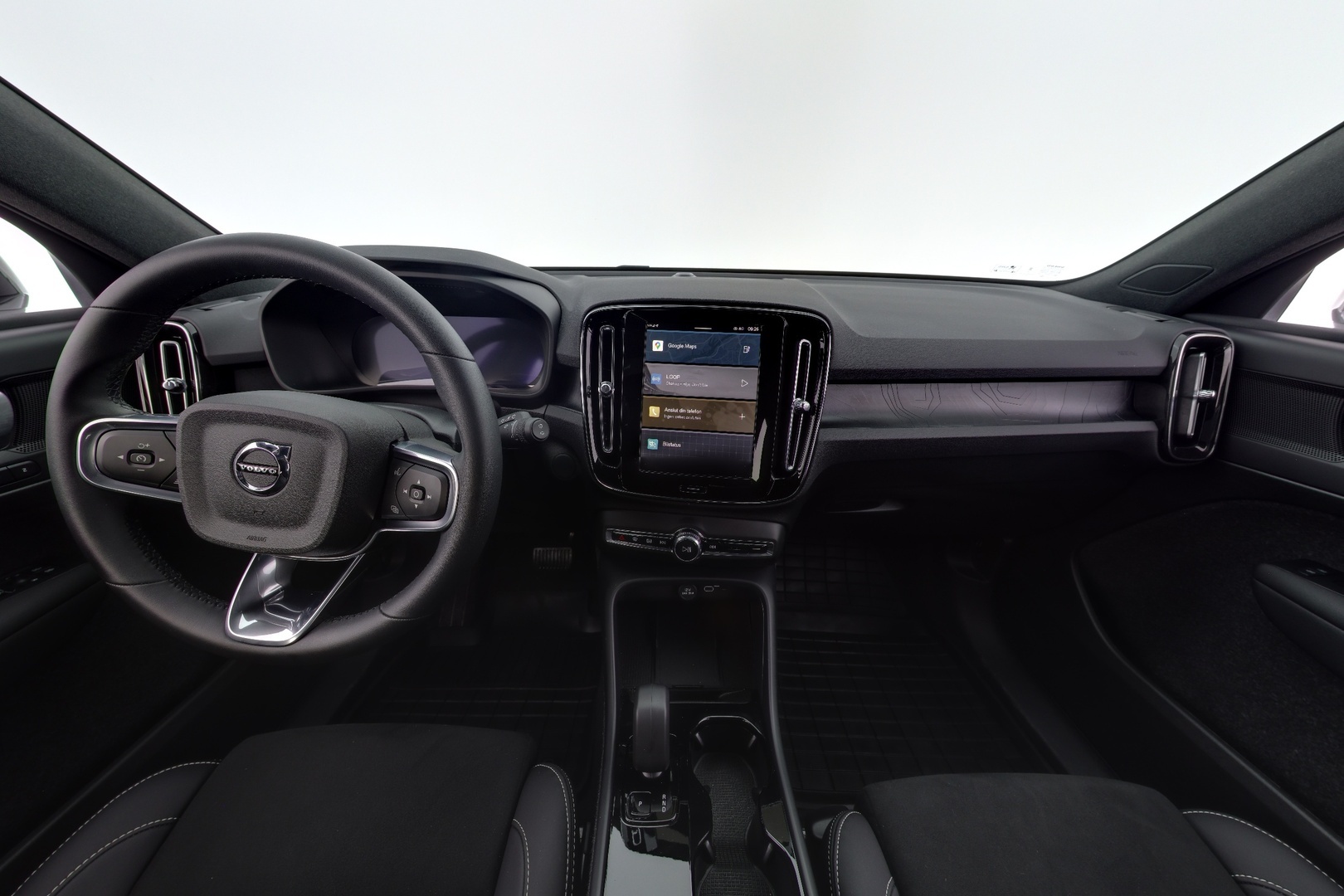 VOLVO EX40 7
