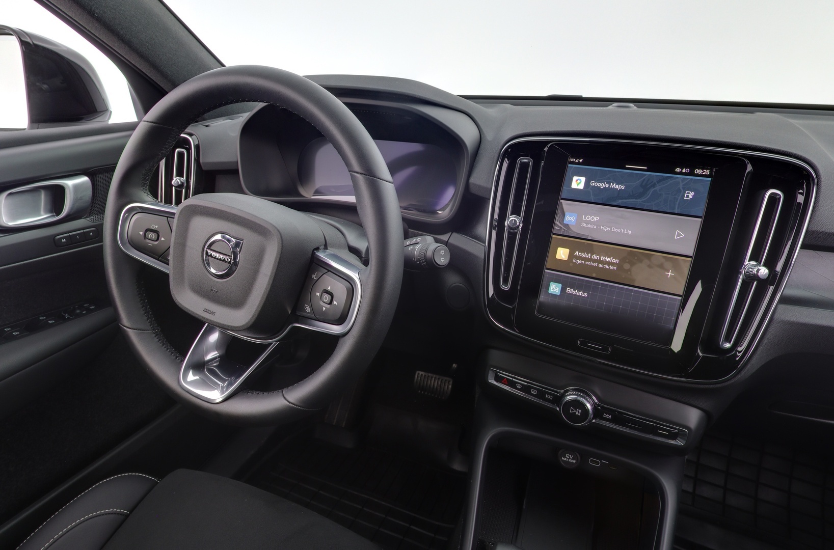 VOLVO EX40 8