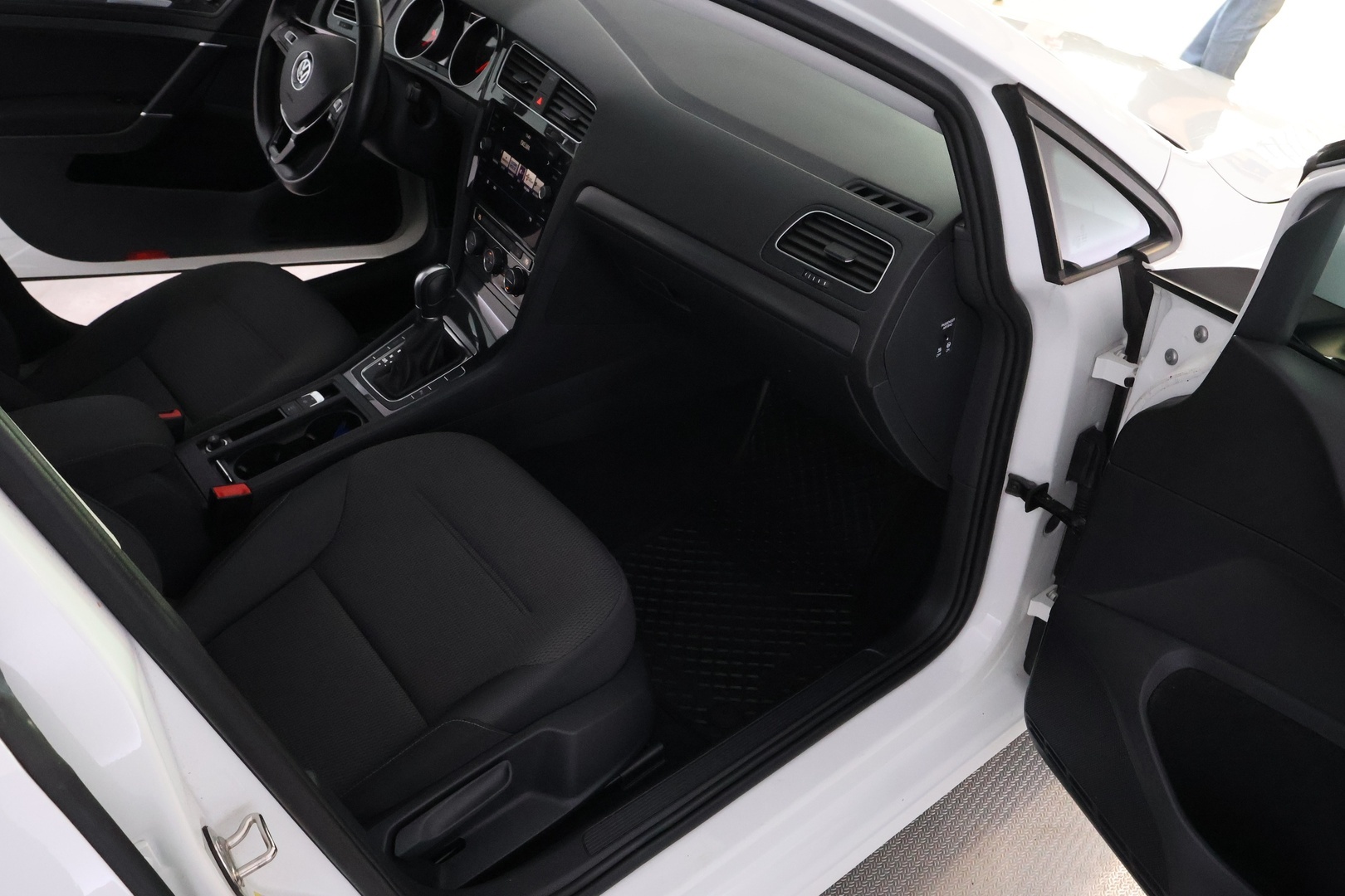 VOLKSWAGEN Golf 20