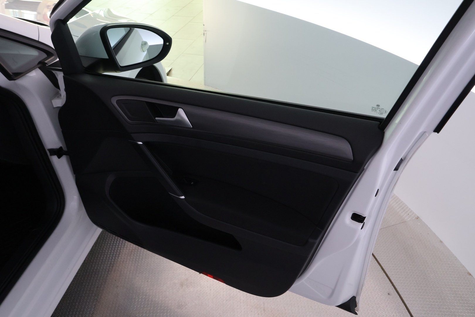VOLKSWAGEN Golf 21