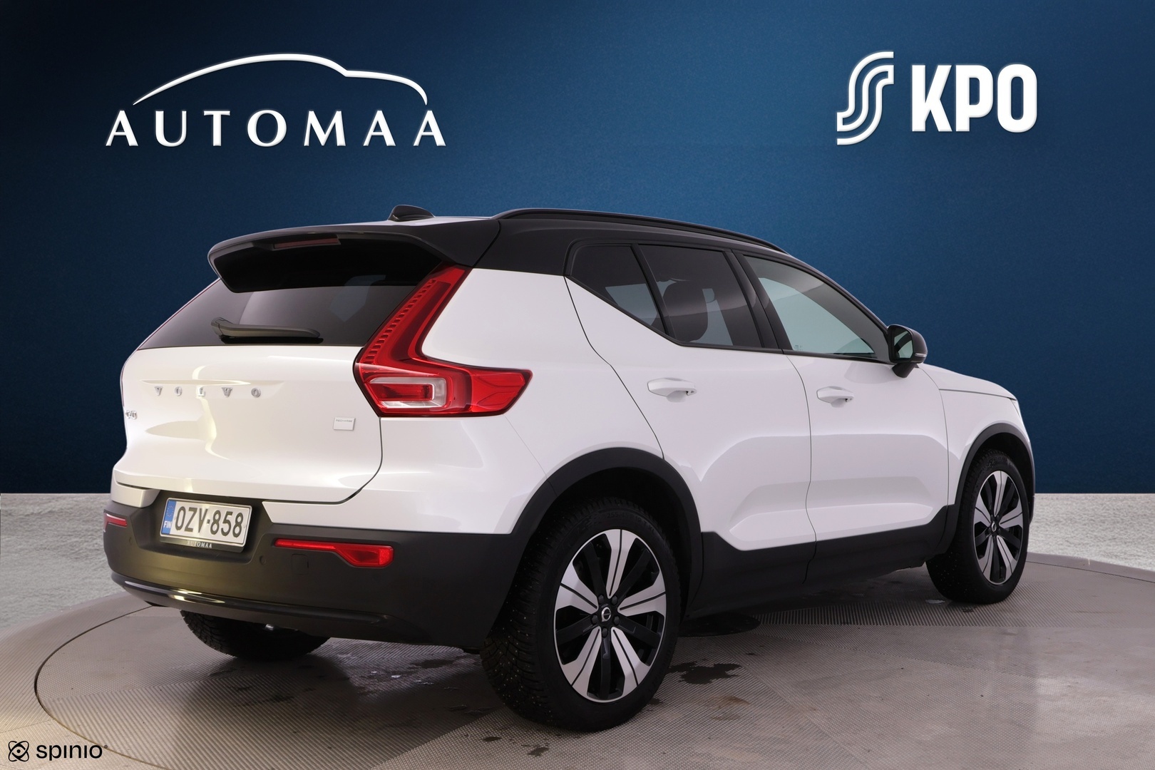 VOLVO XC40 2023