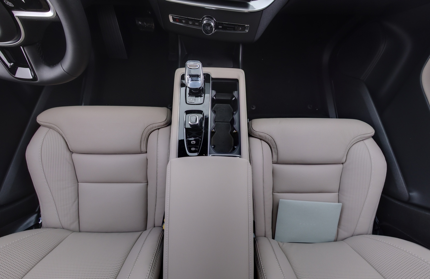 VOLVO XC60 2026
