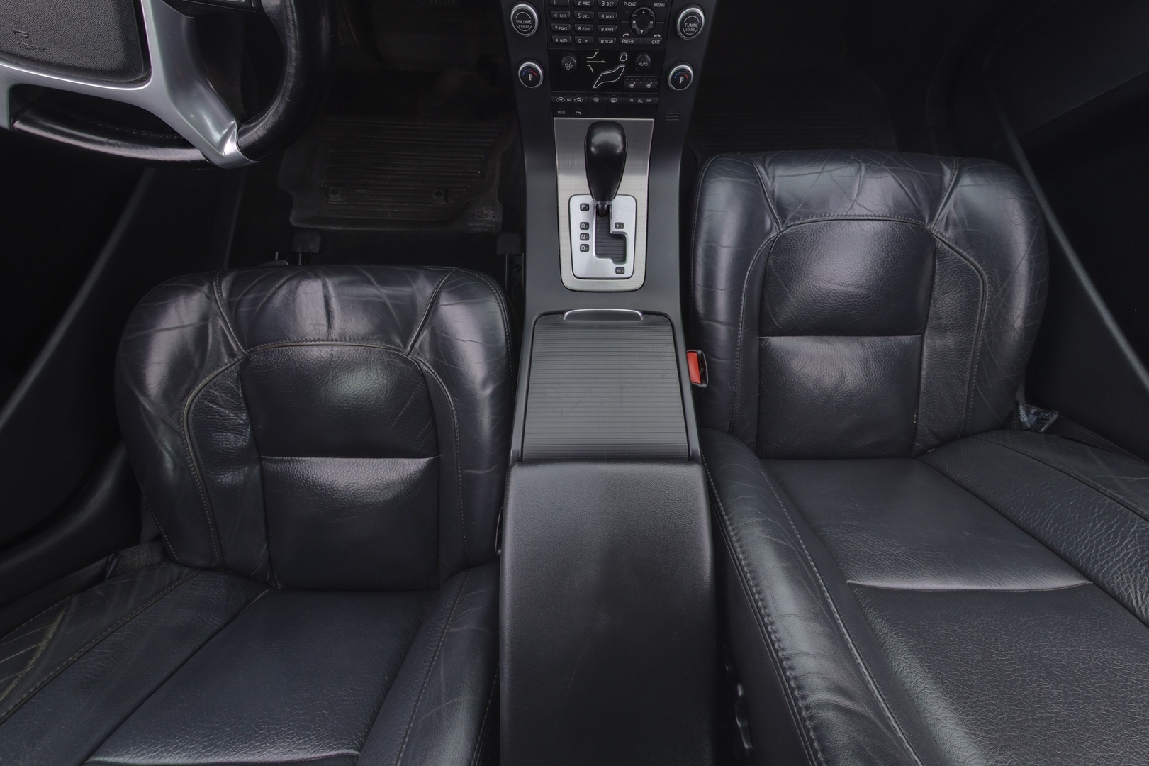 VOLVO V70 2010