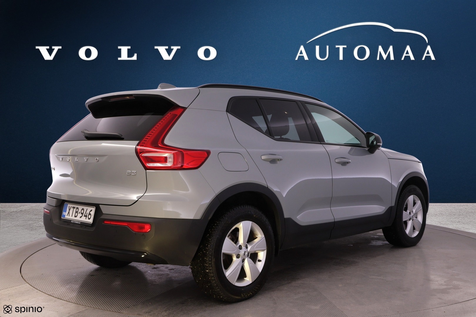 VOLVO XC40 4
