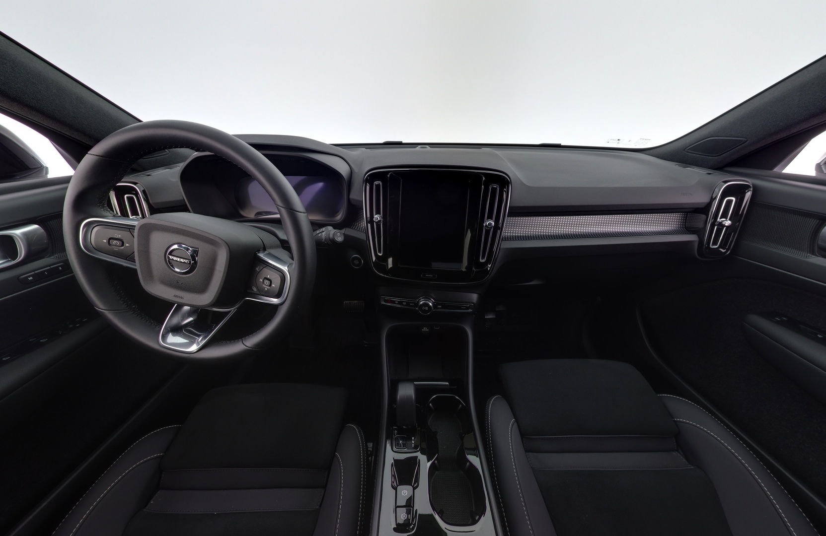 VOLVO XC40 7
