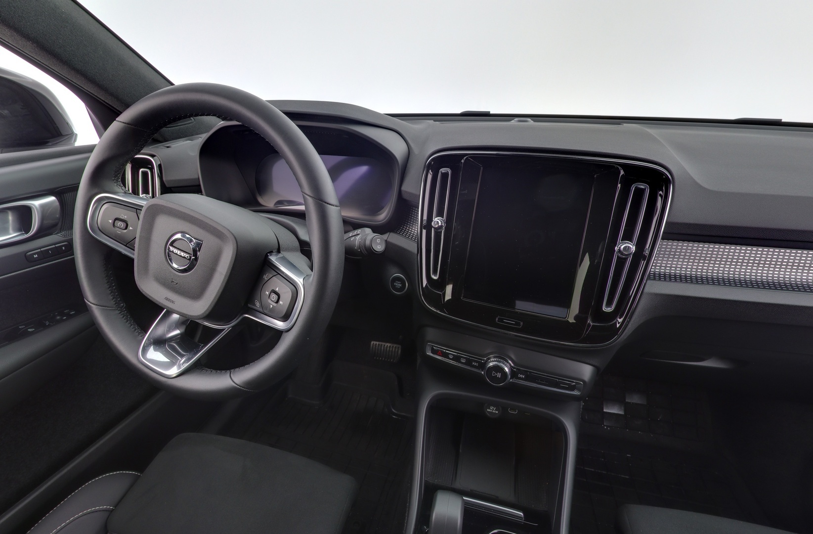 VOLVO XC40 8