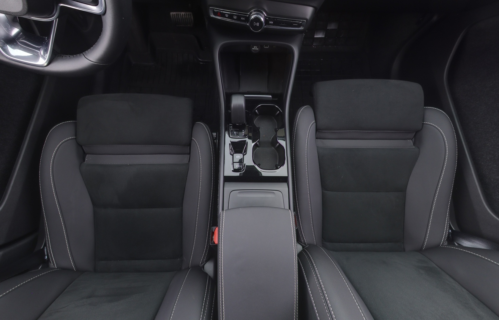 VOLVO XC40 9