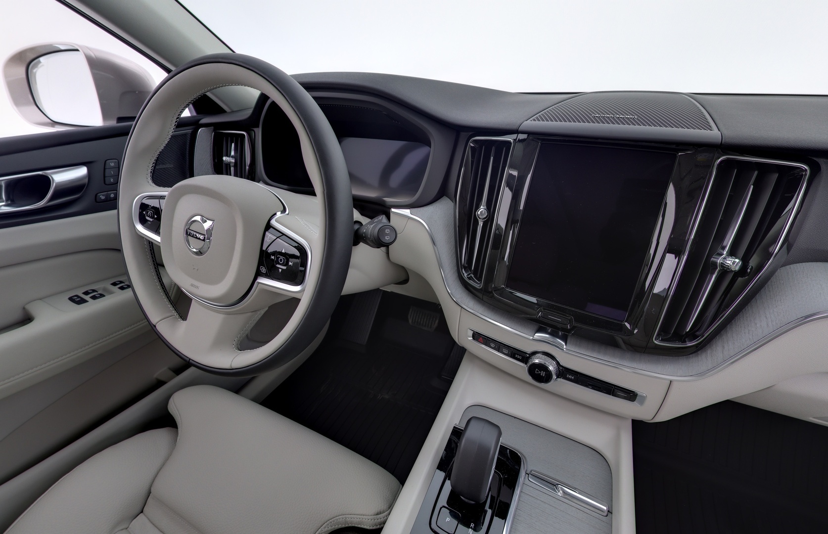 VOLVO XC60 8