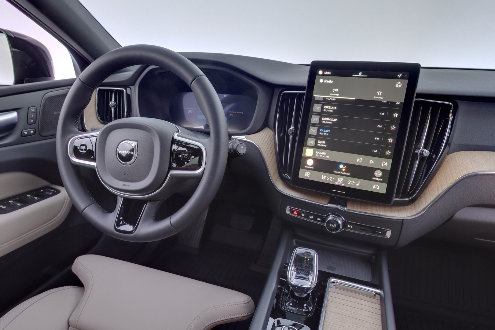 VOLVO XC60 8