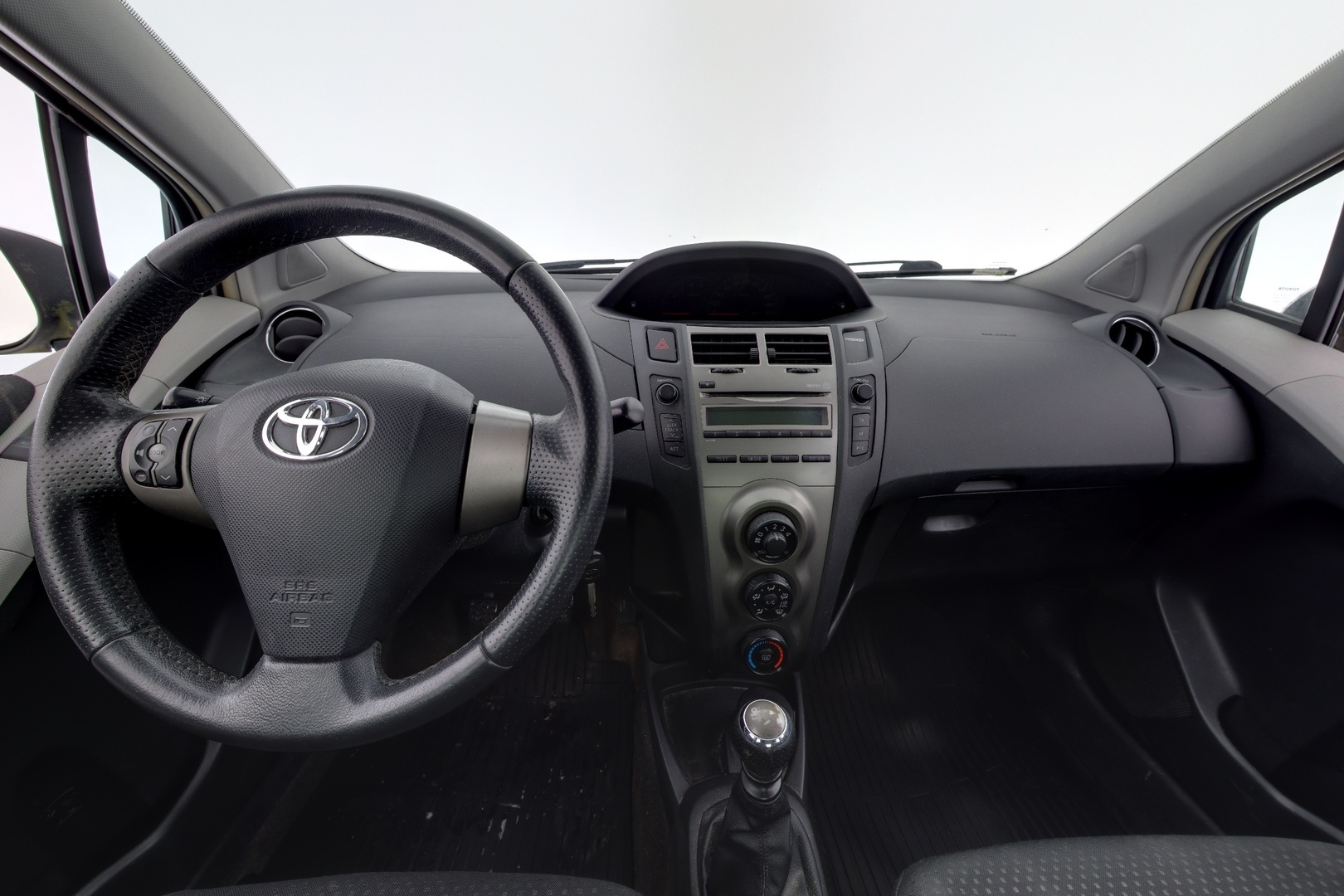 TOYOTA Yaris 2010