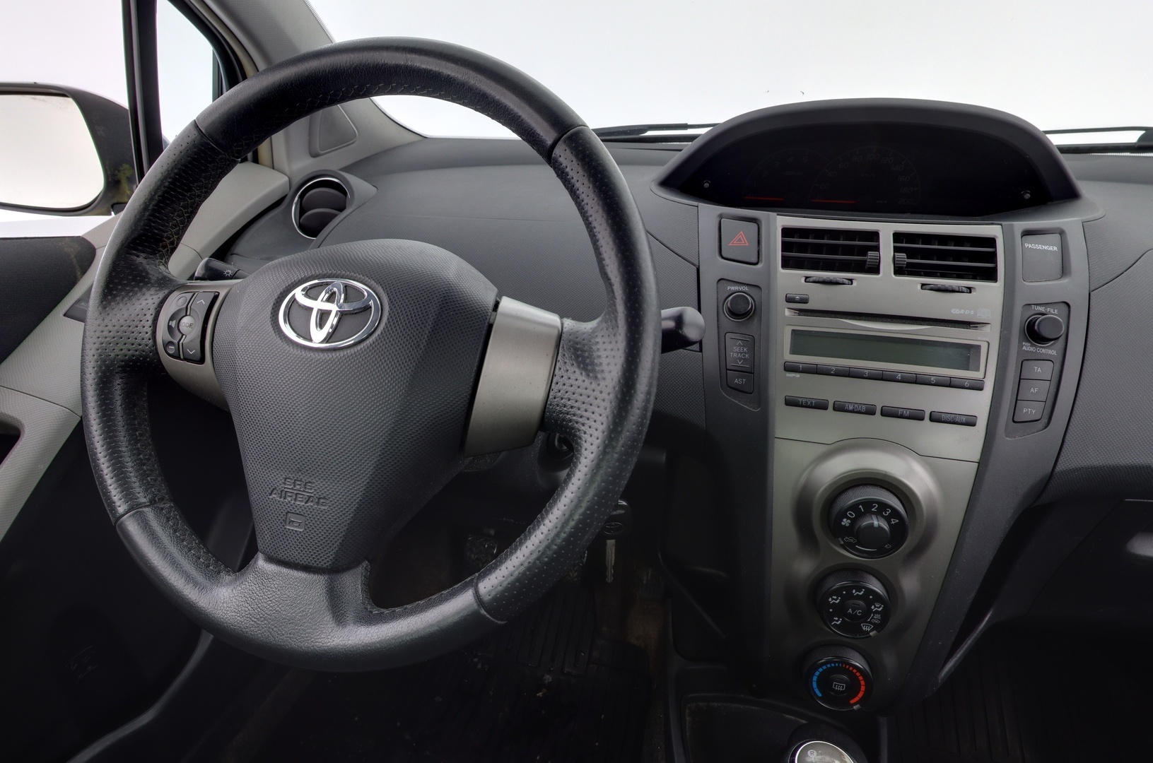 TOYOTA Yaris 2010