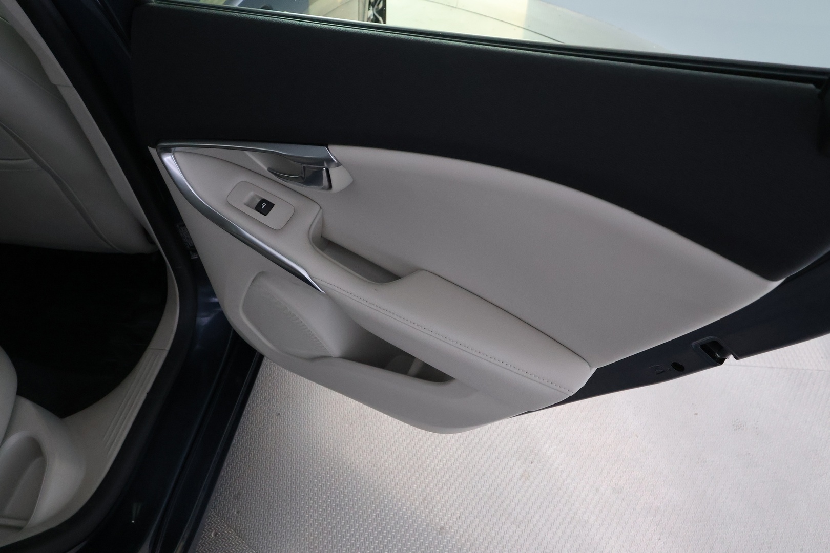 VOLVO V40 2017