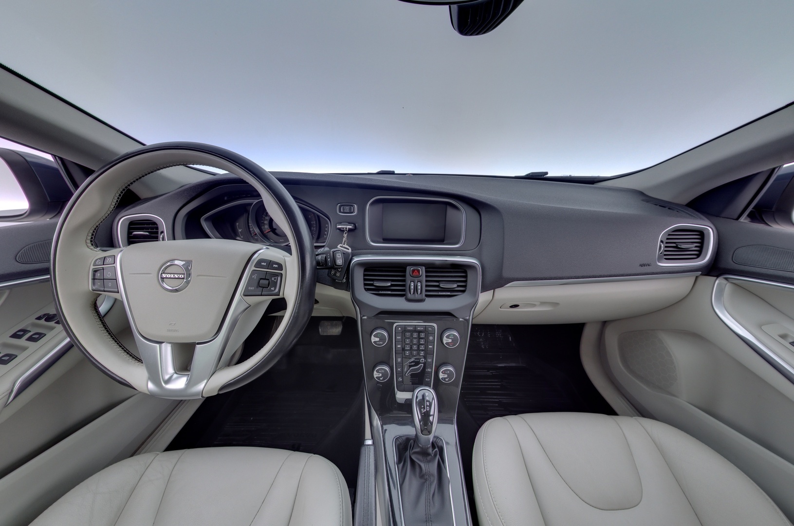 VOLVO V40 2017