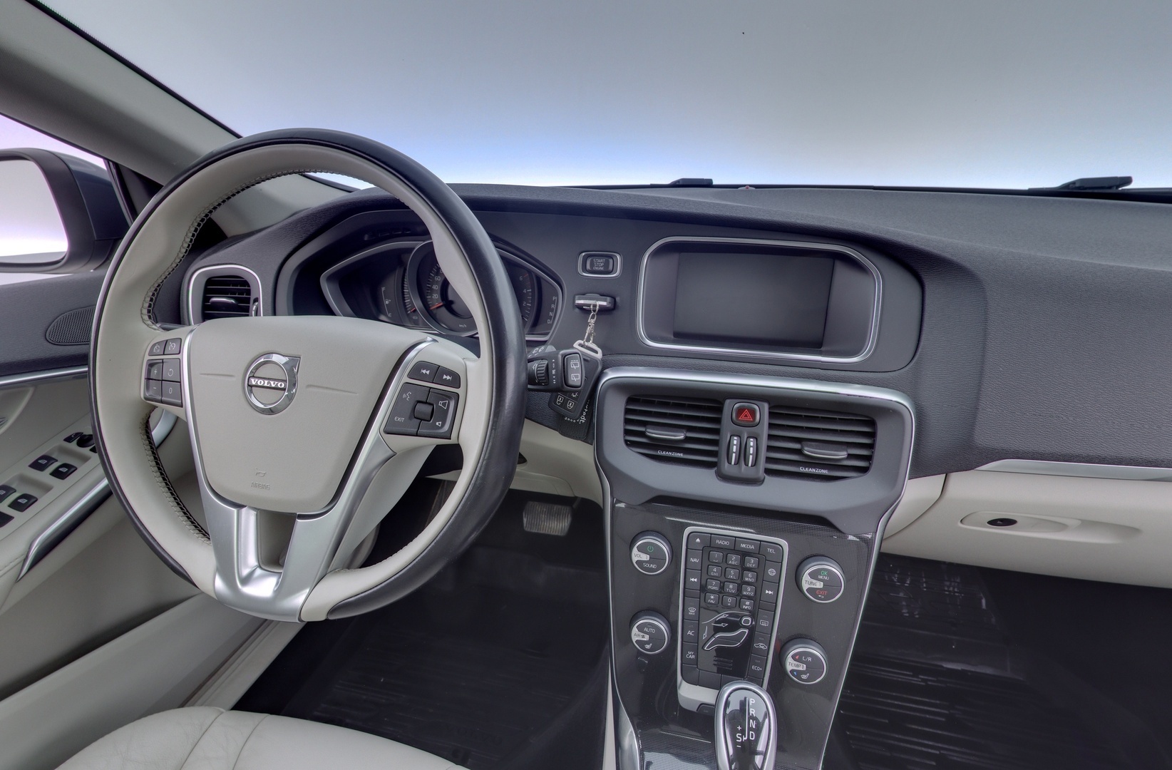 VOLVO V40 2017
