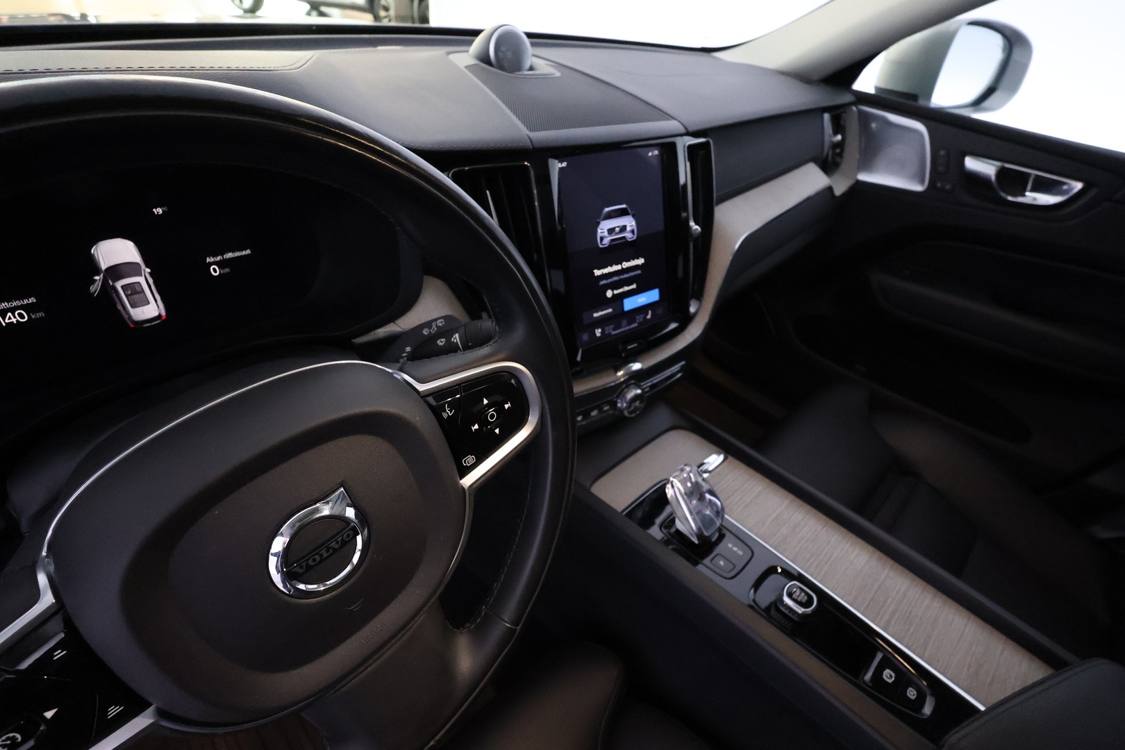 VOLVO XC60 2022