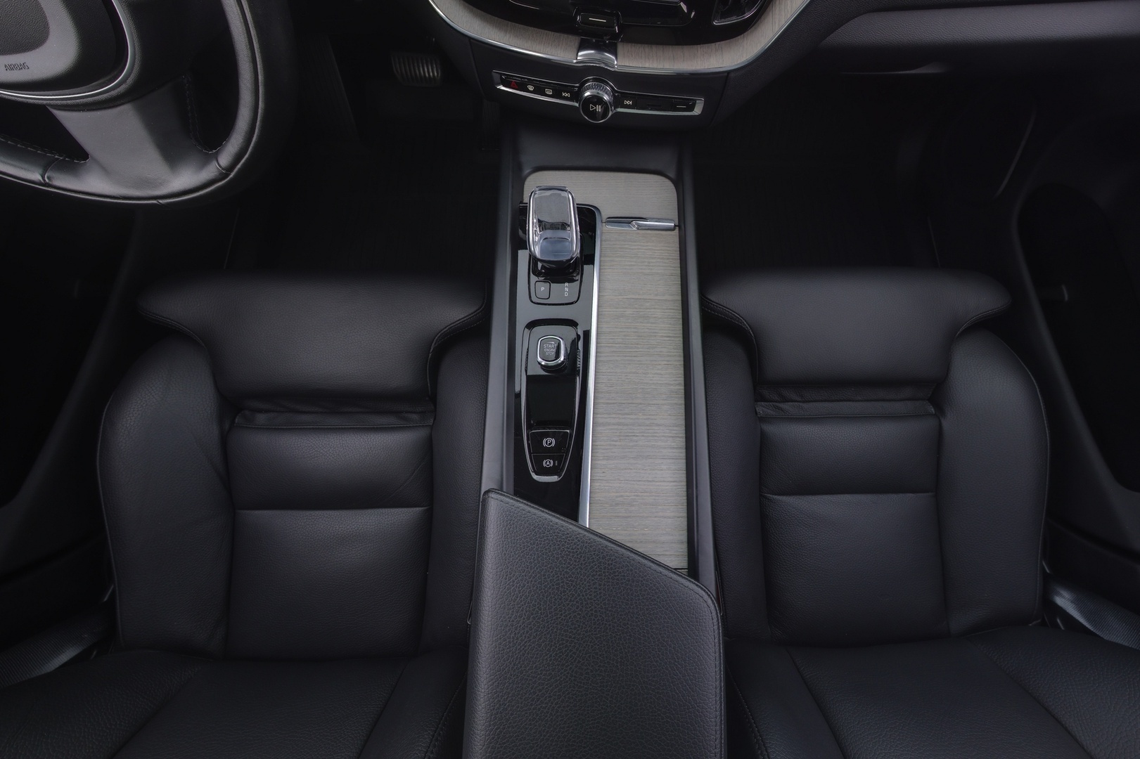 VOLVO XC60 2022