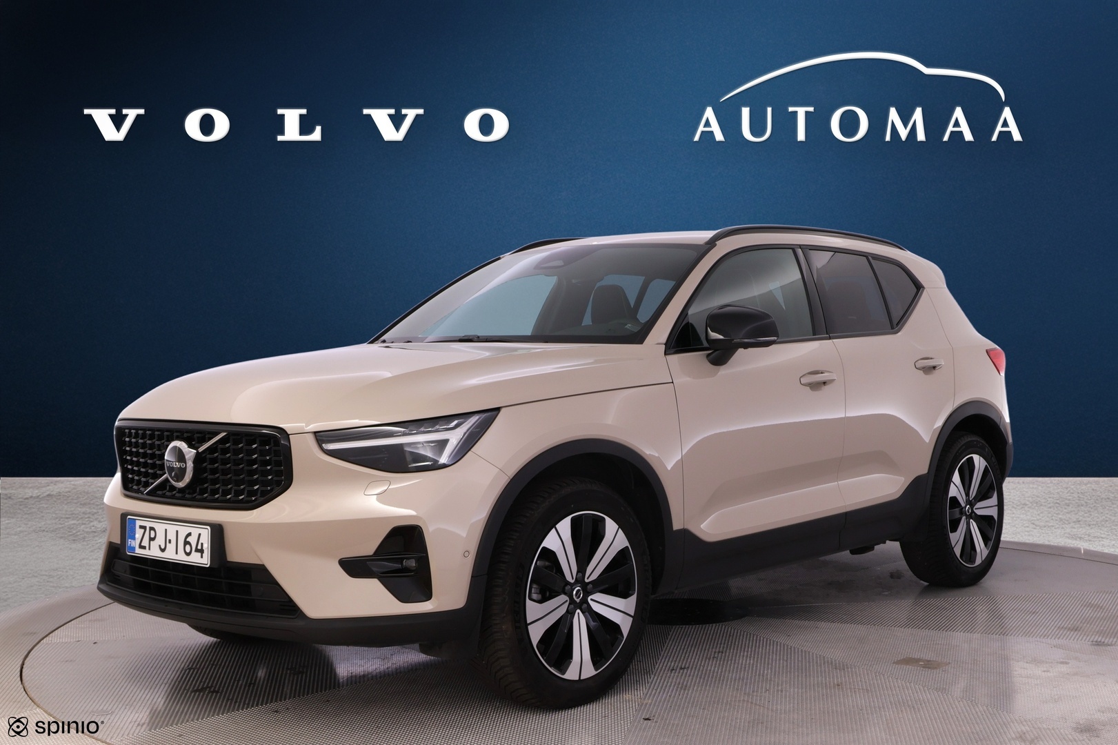 VOLVO XC40 2024