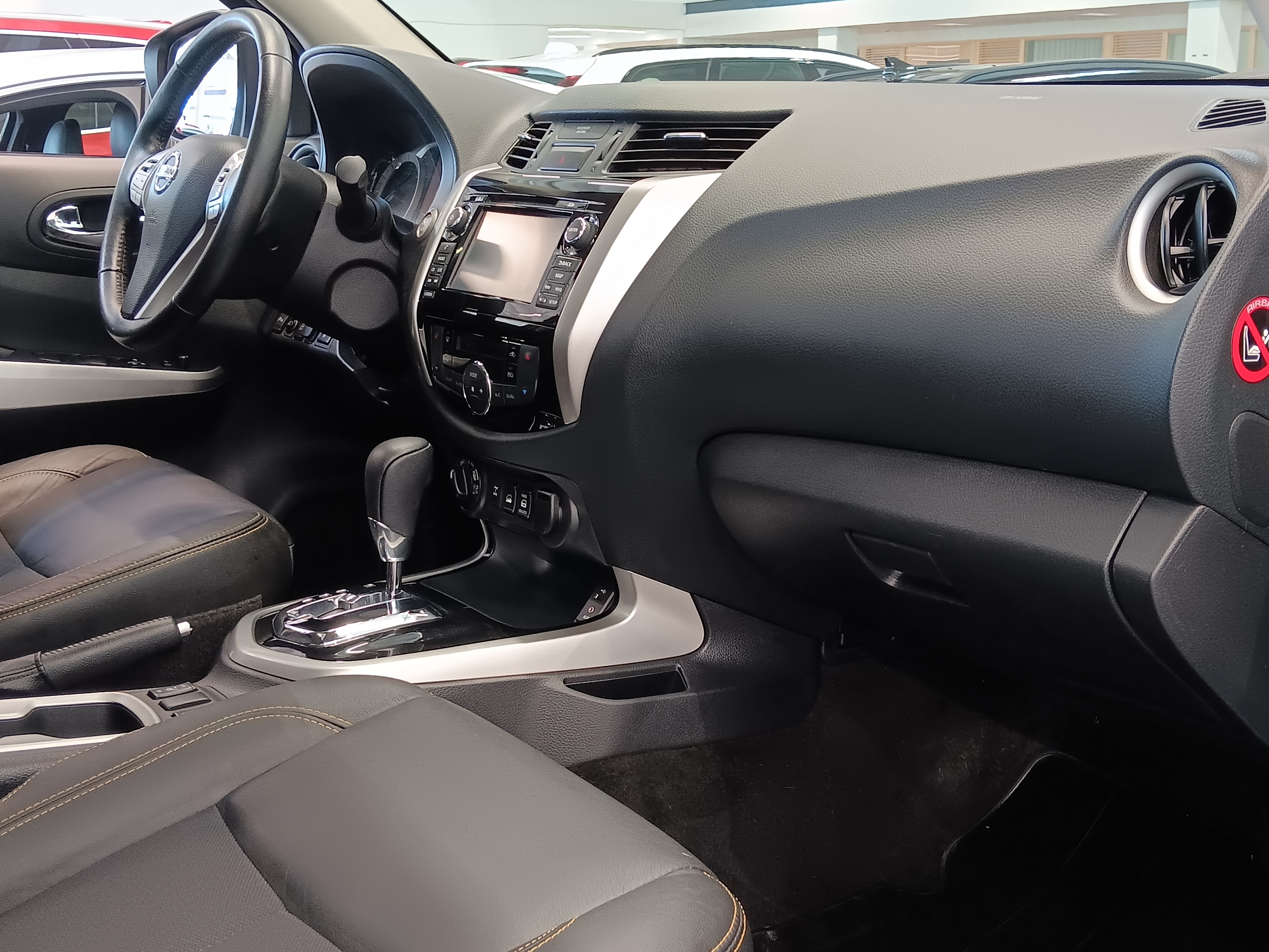 NISSAN Navara 2019
